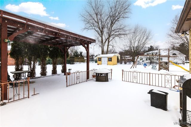 60 Chapel Woods, Amherst, NY 14221