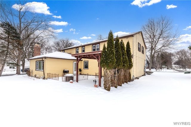 60 Chapel Woods, Amherst, NY 14221