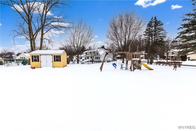 60 Chapel Woods, Amherst, NY 14221