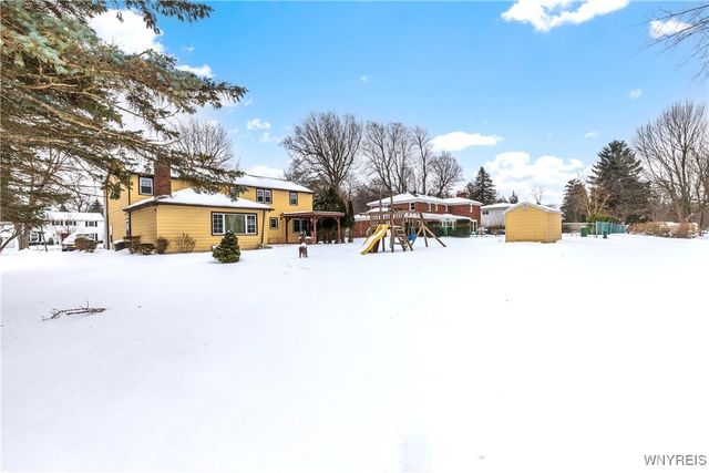 60 Chapel Woods, Amherst, NY 14221