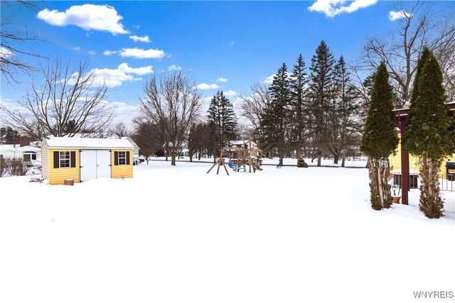 60 Chapel Woods, Amherst, NY 14221