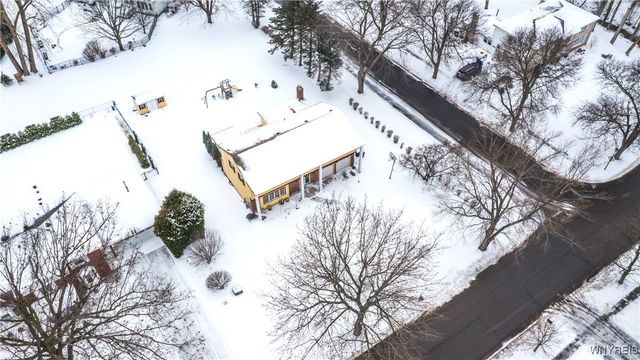 60 Chapel Woods, Amherst, NY 14221