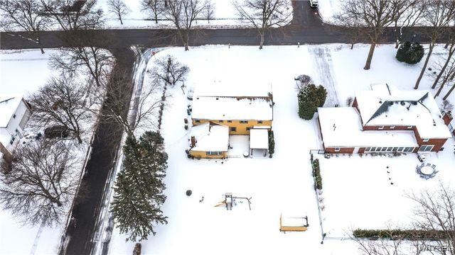 60 Chapel Woods, Amherst, NY 14221