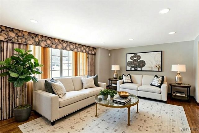 60 Chapel Woods, Amherst, NY 14221