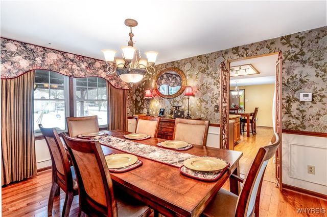 60 Chapel Woods, Amherst, NY 14221