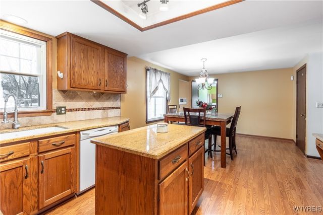 60 Chapel Woods, Amherst, NY 14221