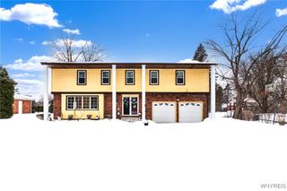 60 Chapel Woods, Amherst, NY 14221