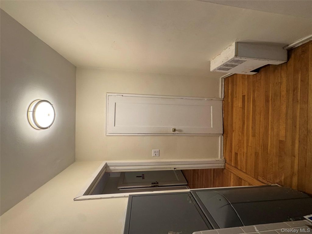 145 Smith D4, Freeport, NY 11520
