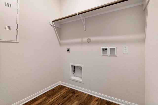 320 Kingston Way, Waller, TX 77484