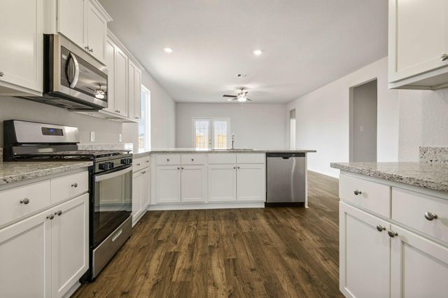 320 Kingston Way, Waller, TX 77484