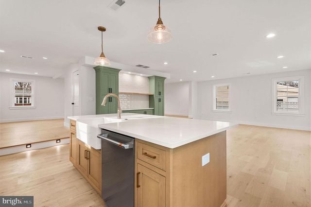 215 N FRANKLIN ST, Doylestown, PA 18901