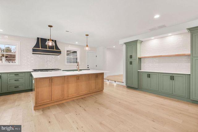 215 N FRANKLIN ST, Doylestown, PA 18901