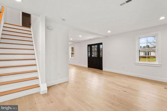 215 N FRANKLIN ST, Doylestown, PA 18901