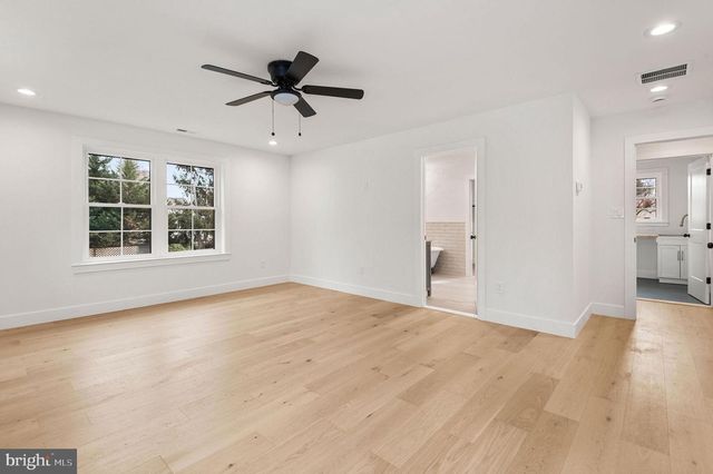 215 N FRANKLIN ST, Doylestown, PA 18901