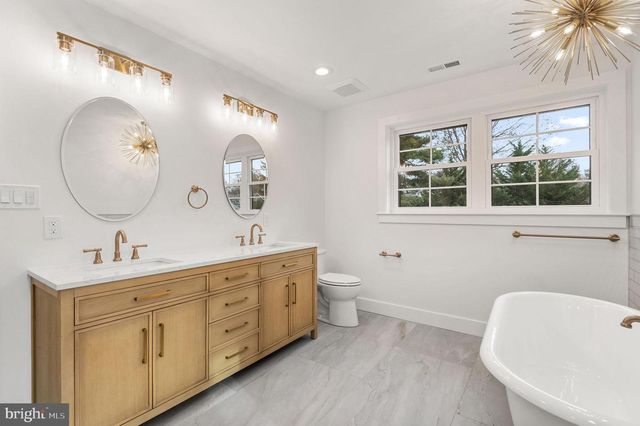 215 N FRANKLIN ST, Doylestown, PA 18901