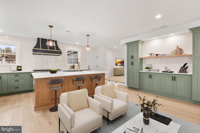 215 N FRANKLIN ST, Doylestown, PA 18901