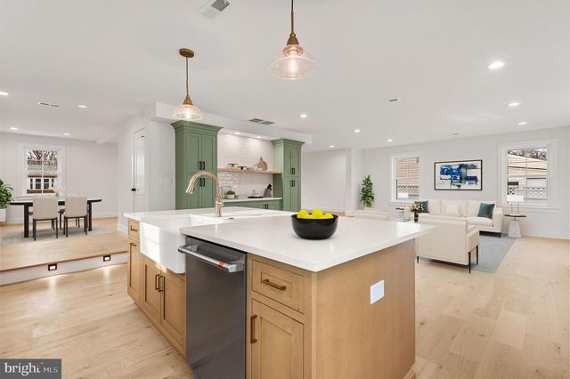 215 N FRANKLIN ST, Doylestown, PA 18901