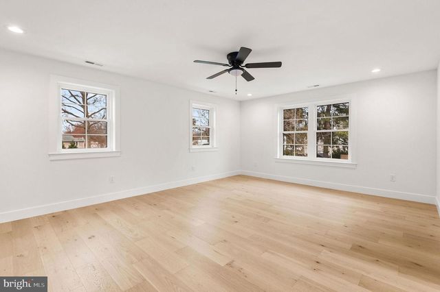 215 N FRANKLIN ST, Doylestown, PA 18901