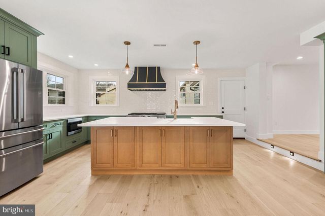 215 N FRANKLIN ST, Doylestown, PA 18901