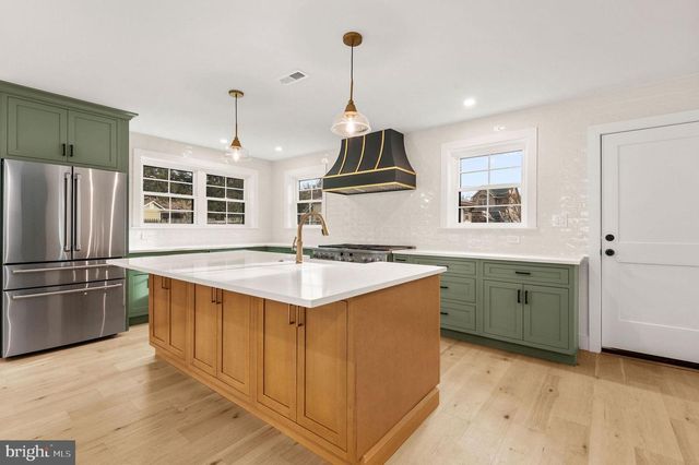 215 N FRANKLIN ST, Doylestown, PA 18901