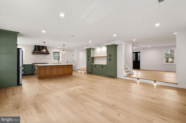 215 N FRANKLIN ST, Doylestown, PA 18901