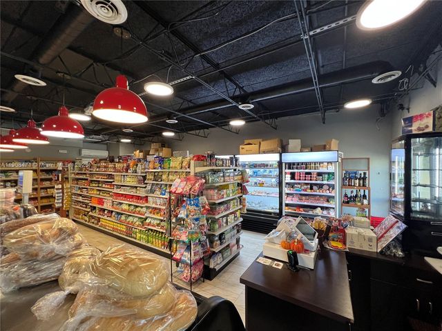 716 N Federal Hwy, Hallandale Beach, FL 33009