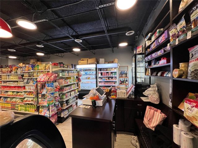 716 N Federal Hwy, Hallandale Beach, FL 33009