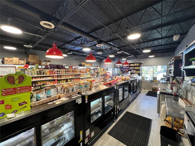 716 N Federal Hwy, Hallandale Beach, FL 33009