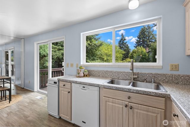 14906 110th Avenue NE, Bothell, WA 98011