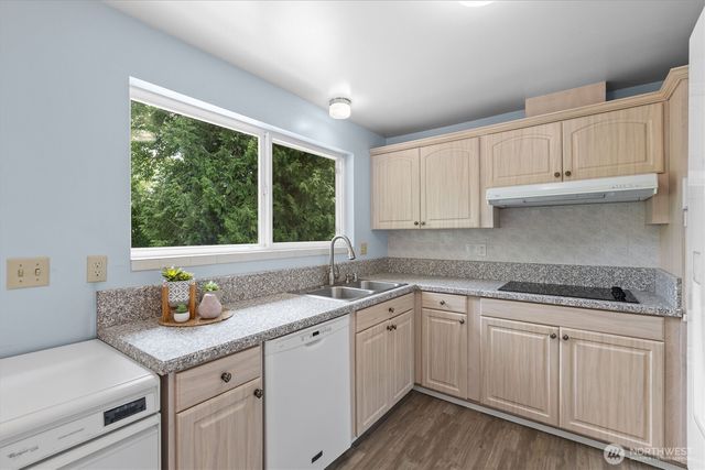 14906 110th Avenue NE, Bothell, WA 98011