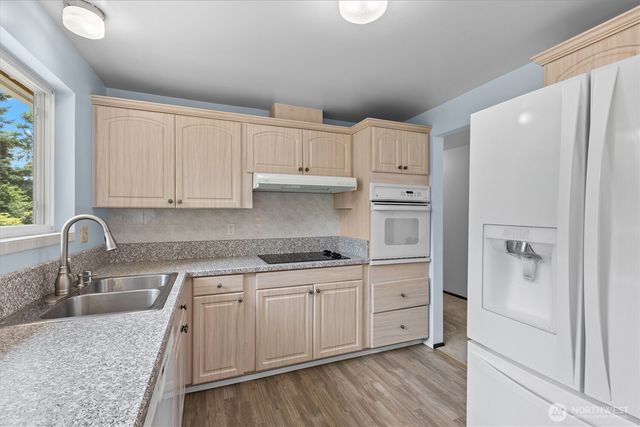 14906 110th Avenue NE, Bothell, WA 98011