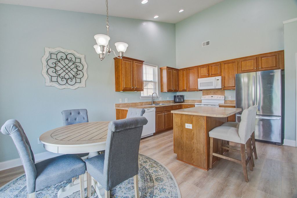 Image 10 of property listing at 1022 Bridlewood Farms Parkway, Ridgeville, SC 29472