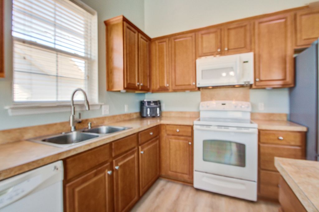 Image 12 of property listing at 1022 Bridlewood Farms Parkway, Ridgeville, SC 29472