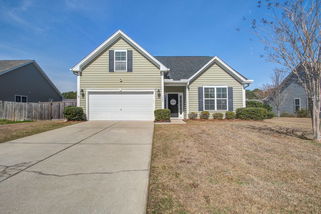 Image 2 of property listing at 1022 Bridlewood Farms Parkway, Ridgeville, SC 29472