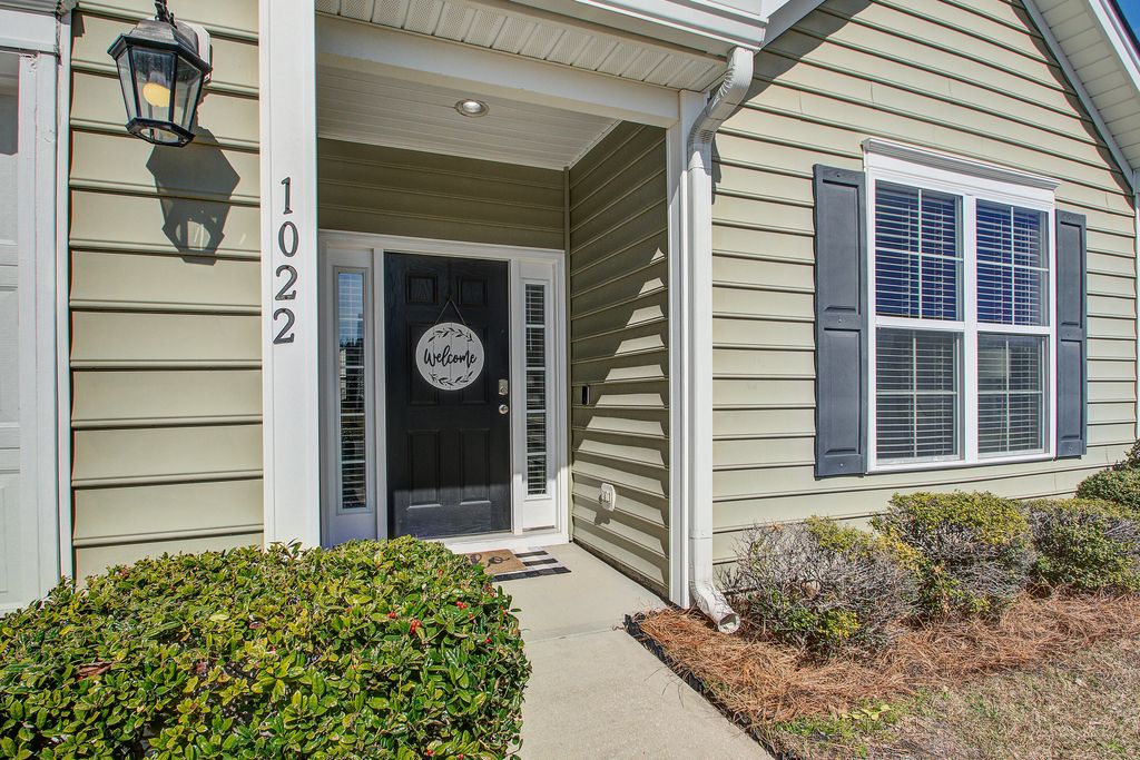 Image 3 of property listing at 1022 Bridlewood Farms Parkway, Ridgeville, SC 29472