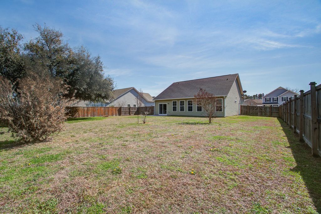 Image 31 of property listing at 1022 Bridlewood Farms Parkway, Ridgeville, SC 29472