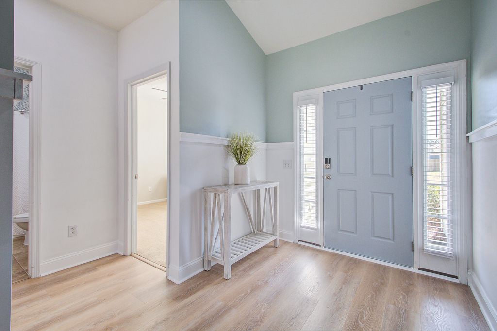 Image 4 of property listing at 1022 Bridlewood Farms Parkway, Ridgeville, SC 29472