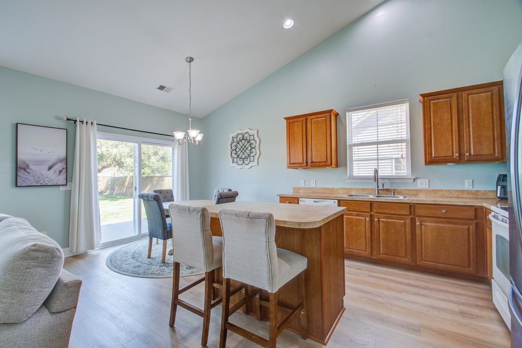 Image 9 of property listing at 1022 Bridlewood Farms Parkway, Ridgeville, SC 29472