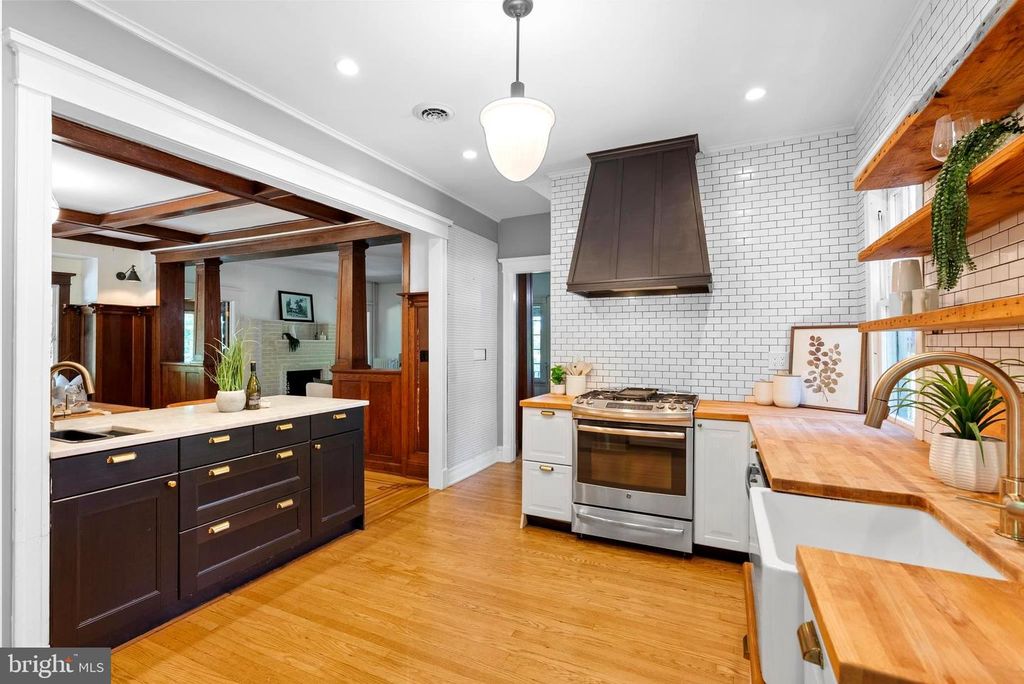 Image 12 of property listing at 4000 WHITE AVE, Baltimore, MD 21206