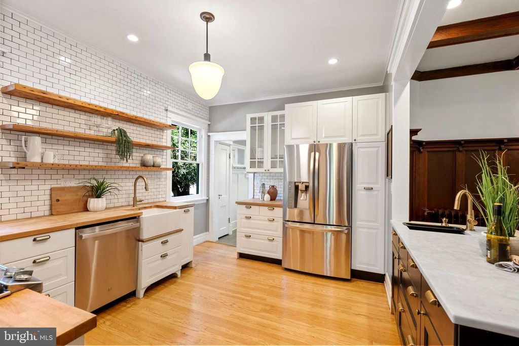 Image 15 of property listing at 4000 WHITE AVE, Baltimore, MD 21206