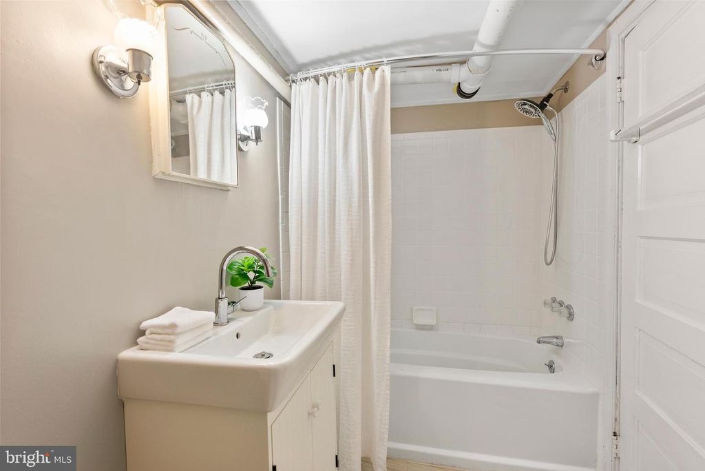 Image 36 of property listing at 4000 WHITE AVE, Baltimore, MD 21206