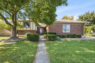 36753 Iroquois Drive, Sterling Heights, MI 48310