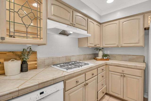 8888 Bluff Ln, Fair Oaks, CA 95628