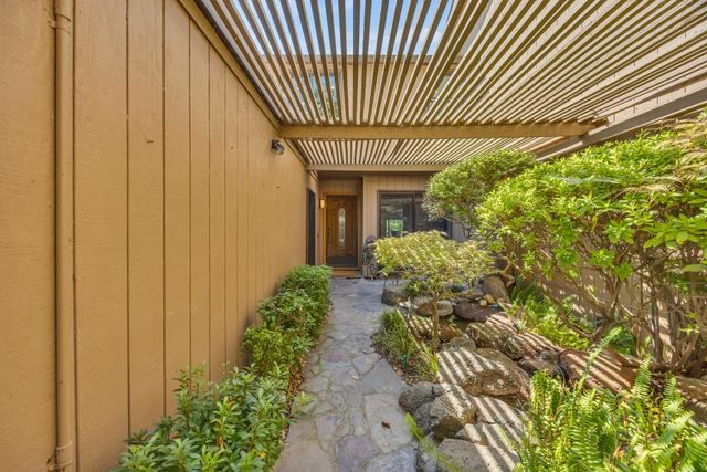 8888 Bluff Ln, Fair Oaks, CA 95628