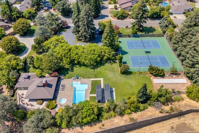 8888 Bluff Ln, Fair Oaks, CA 95628