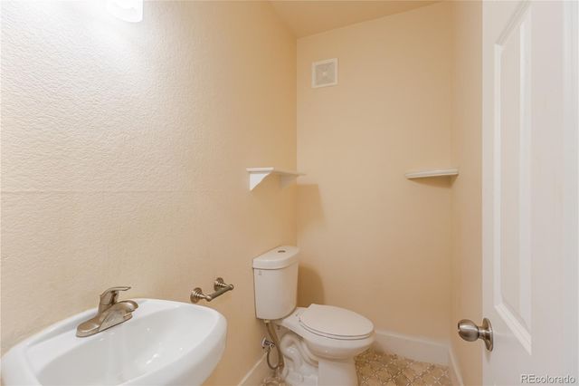 995 S Locust Street, Denver, CO 80224