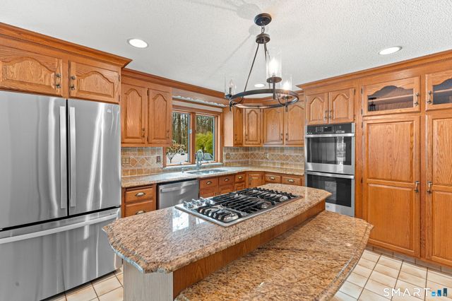 90 Hunting Hills Drive, Southington, CT 06489