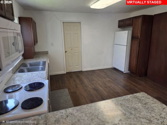 2137 CASTLE Ave, Roseburg, OR 97471