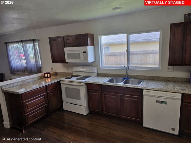 2137 CASTLE Ave, Roseburg, OR 97471