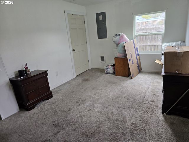 2137 CASTLE Ave, Roseburg, OR 97471